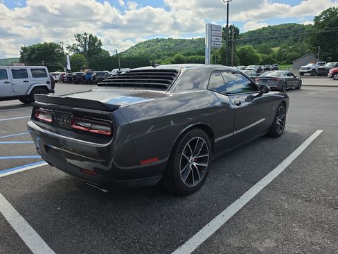 Used 2018 Dodge Challenger R/T Scat Pack RWD image 3