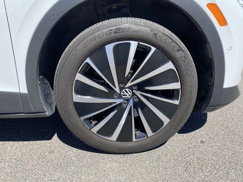 Used 2024 Volkswagen ID.4 Pro AWD/4WD image 10