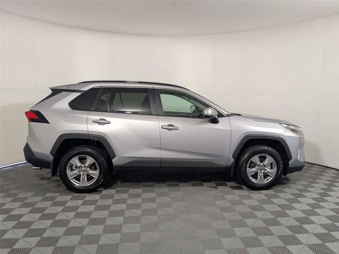 Used 2025 Toyota RAV4 XLE w/ Convenience Package FWD image 4
