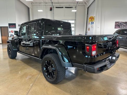 Used 2025 Jeep Gladiator Sport AWD/4WD image 6