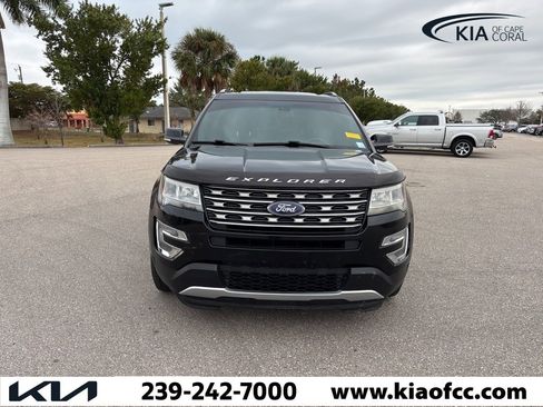 Used 2016 Ford Explorer XLT w/ Equipment Group 202A image 9