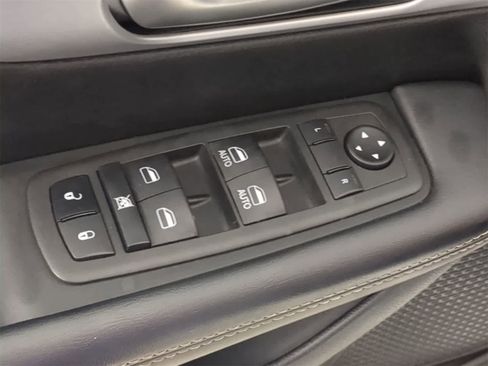 Used 2023 Chrysler Pacifica Touring-L w/ S Appearance Package image 16