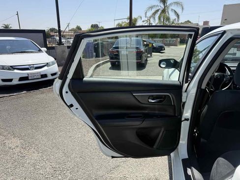 Used 2015 Nissan Altima 2.5 SV FWD image 13