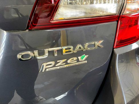 Used 2016 Subaru Outback 2.5i Premium image 9