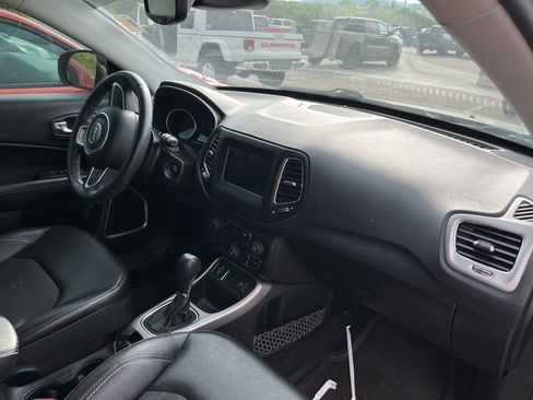 Used 2018 Jeep Compass Latitude w/ Popular Equipment Group FWD image 10