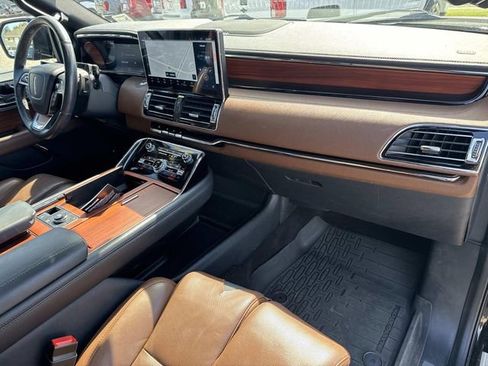 Used 2023 Lincoln Navigator Reserve w/ Monochromatic Package image 17