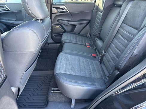 Used 2025 Mitsubishi Outlander SE FWD image 26