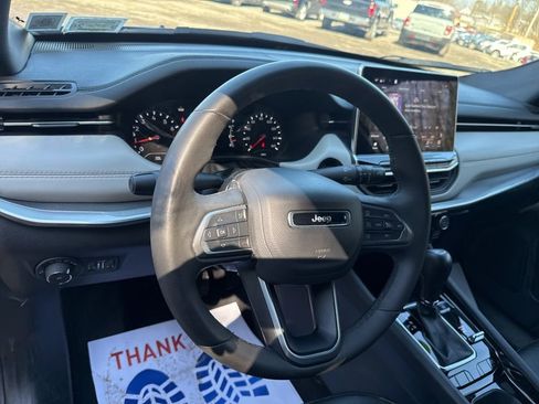 Used 2025 Jeep Compass Limited image 15