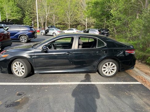 Used 2019 Toyota Camry LE image 8