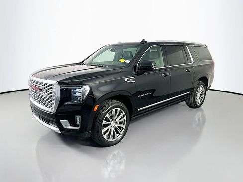 Used 2022 GMC Yukon XL Denali w/ Denali Premium Package AWD/4WD image 3
