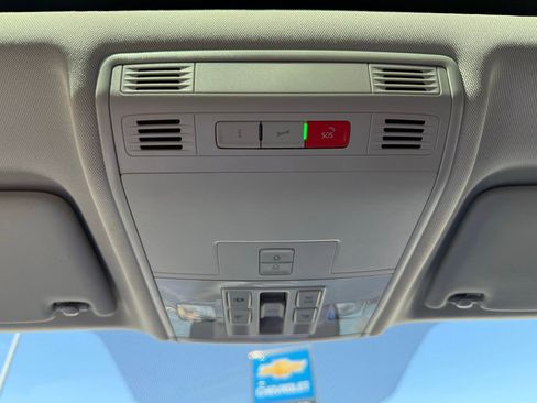 Used 2022 Volkswagen Taos SE w/ Panoramic Sunroof Package image 20