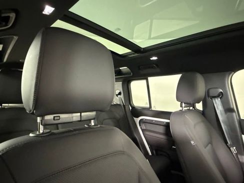 New 2025 Land Rover Defender 110 X-Dynamic SE image 31