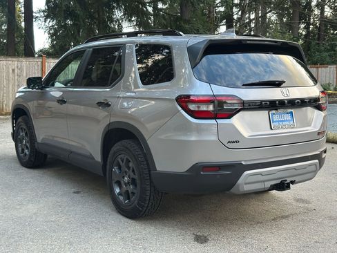 Certified 2025 Honda Pilot TrailSport image 5