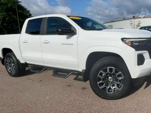 Used 2024 Chevrolet Colorado Z71 w/ Z71 Convenience Package 2 AWD/4WD image 8
