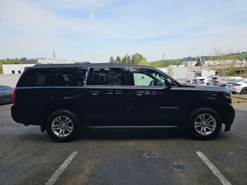 Used 2015 Chevrolet Suburban LT AWD/4WD image 8