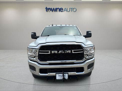 Used 2024 RAM 2500 Tradesman w/ Chrome Appearance Group AWD/4WD image 8