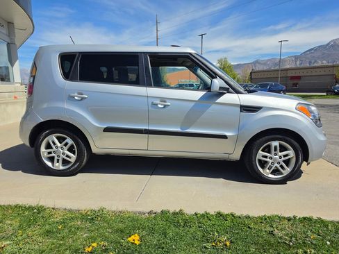 Used 2011 Kia Soul + w/ Audio Pkg FWD image 4