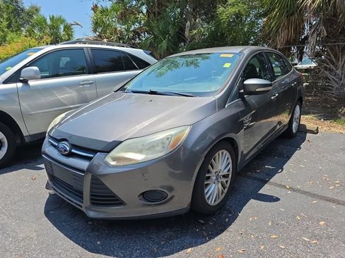 Used 2013 Ford Focus SE FWD image 3
