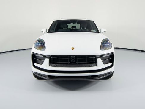 Certified 2025 Porsche Macan image 13