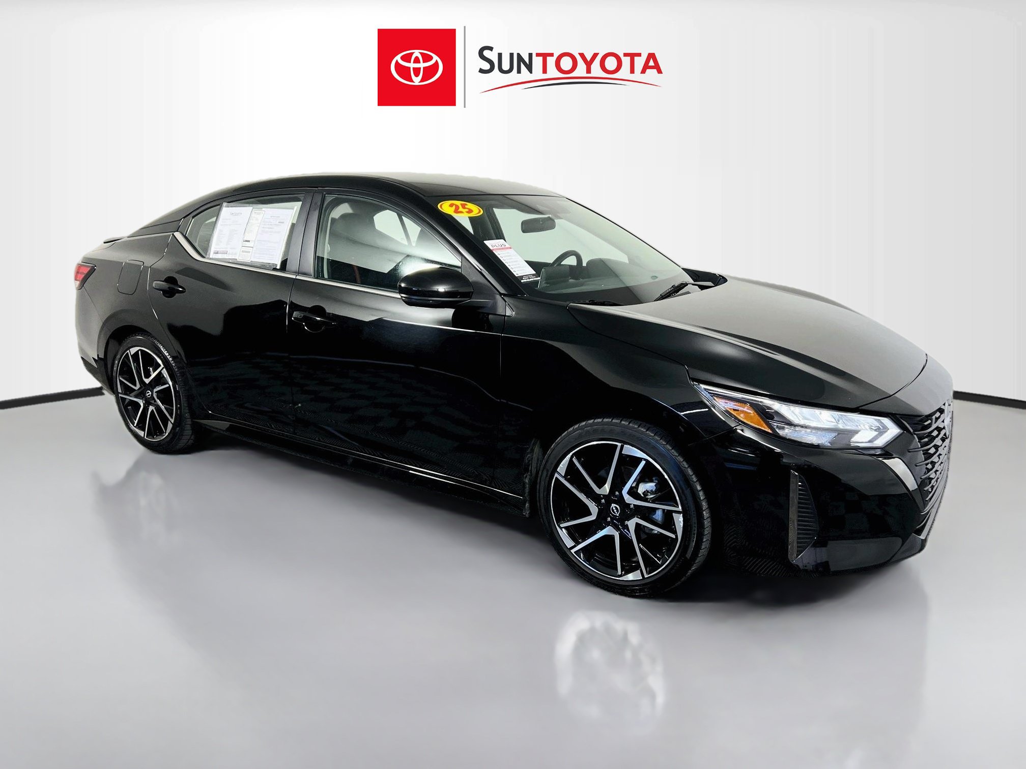 Used 2025 Nissan Sentra SR FWD image 1