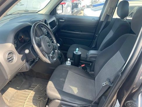 Used 2016 Jeep Patriot Latitude FWD image 9