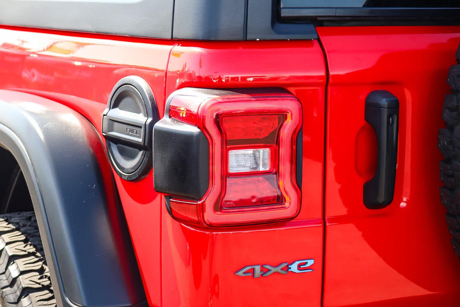 Used 2021 Jeep Wrangler Unlimited Rubicon 4xe w/ Cold Weather Group AWD/4WD image 7