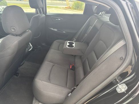 Used 2025 Chevrolet Malibu LT image 9