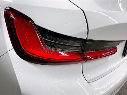 Used 2019 BMW 330i Sedan w/ Driving Assistance Package image 21