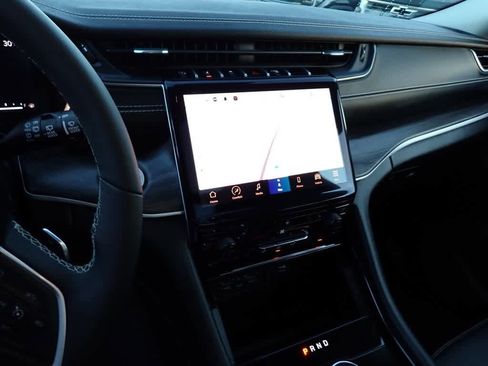 Used 2023 Jeep Grand Cherokee L Limited w/ Black Appearance Package image 13