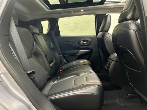 Used 2021 Jeep Cherokee Latitude Lux w/ Sun & Sound Group FWD image 9
