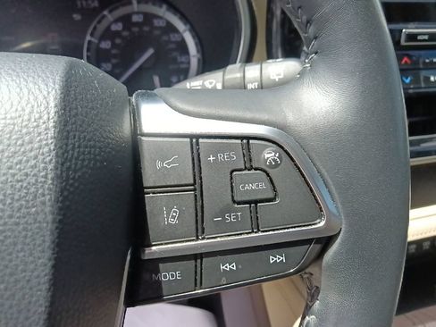Used 2021 Toyota Highlander Limited FWD image 20