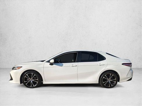 Used 2020 Toyota Camry LE FWD image 9