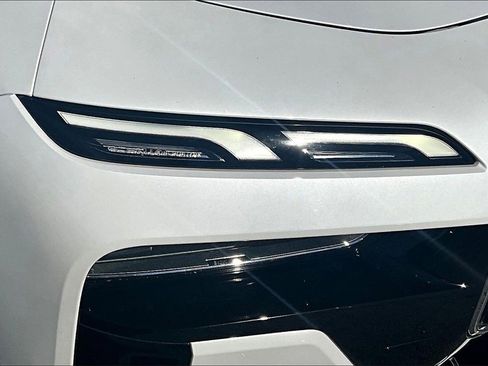 Used 2023 BMW 740i image 32