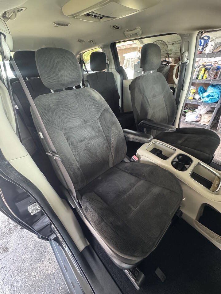 Used 2016 Dodge Grand Caravan SXT w/ Rear Park Assist Package FWD image 16