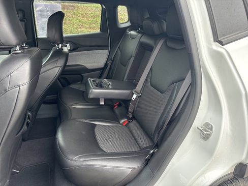 Used 2024 Jeep Compass Latitude image 10