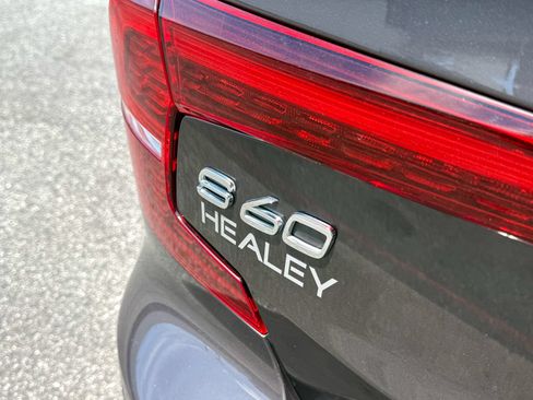 Used 2023 Volvo S60 T8 Plus AWD/4WD image 6