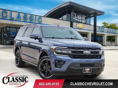 Used 2023 Ford Expedition Limited image 1
