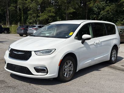 Used 2023 Chrysler Pacifica Touring-L