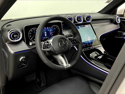 New 2025 Mercedes-Benz GLC 300 image 8