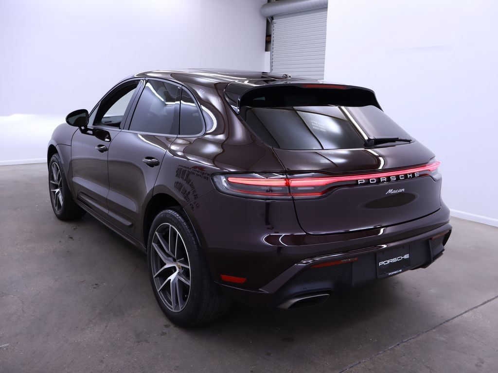 Used 2024 Porsche Macan AWD/4WD image 3