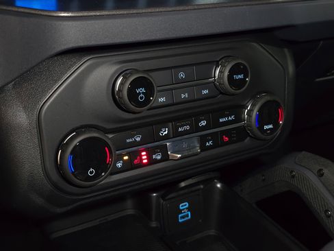 New 2025 Ford Bronco Badlands image 23