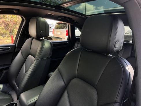 Used 2018 Porsche Macan AWD/4WD image 13