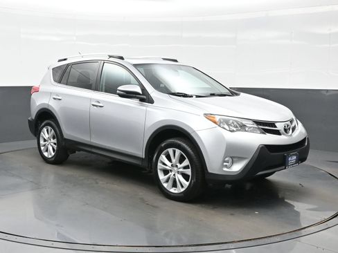 Used 2014 Toyota RAV4 Limited w/ Technology Package AWD/4WD image 8