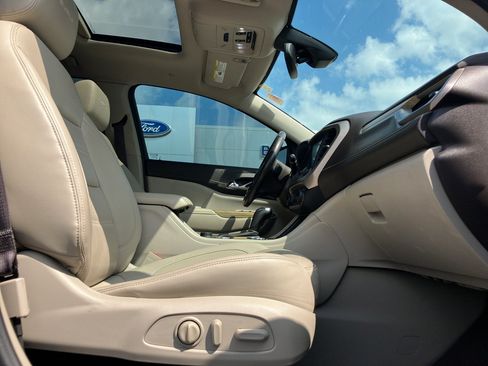 Used 2019 GMC Acadia Denali w/ Technology Package AWD/4WD image 34