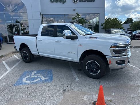 New 2025 RAM 3500 Laramie image 40