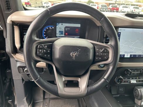 Used 2022 Ford Bronco Wildtrak image 13