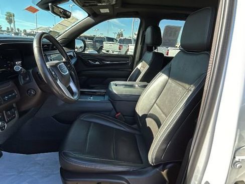 Used 2022 GMC Yukon XL Denali w/ Denali Premium Package image 19