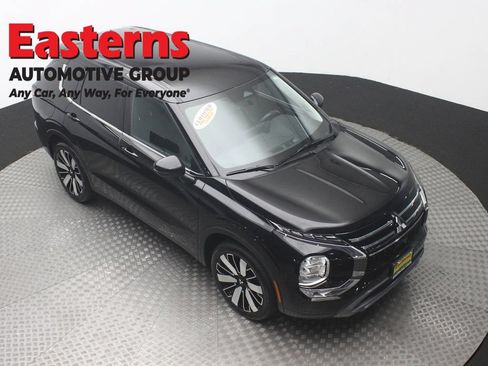 Used 2025 Mitsubishi Outlander SE AWD/4WD image 3