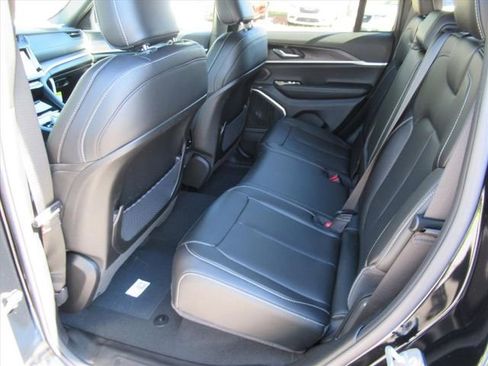 New 2026 Jeep Grand Cherokee Limited w/ Luxury Tech Group II RWD image 30