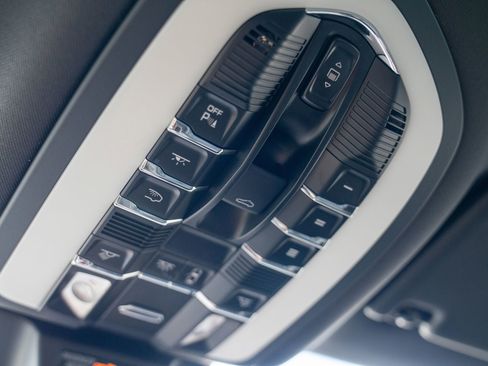 Certified 2026 Porsche Macan AWD/4WD image 21